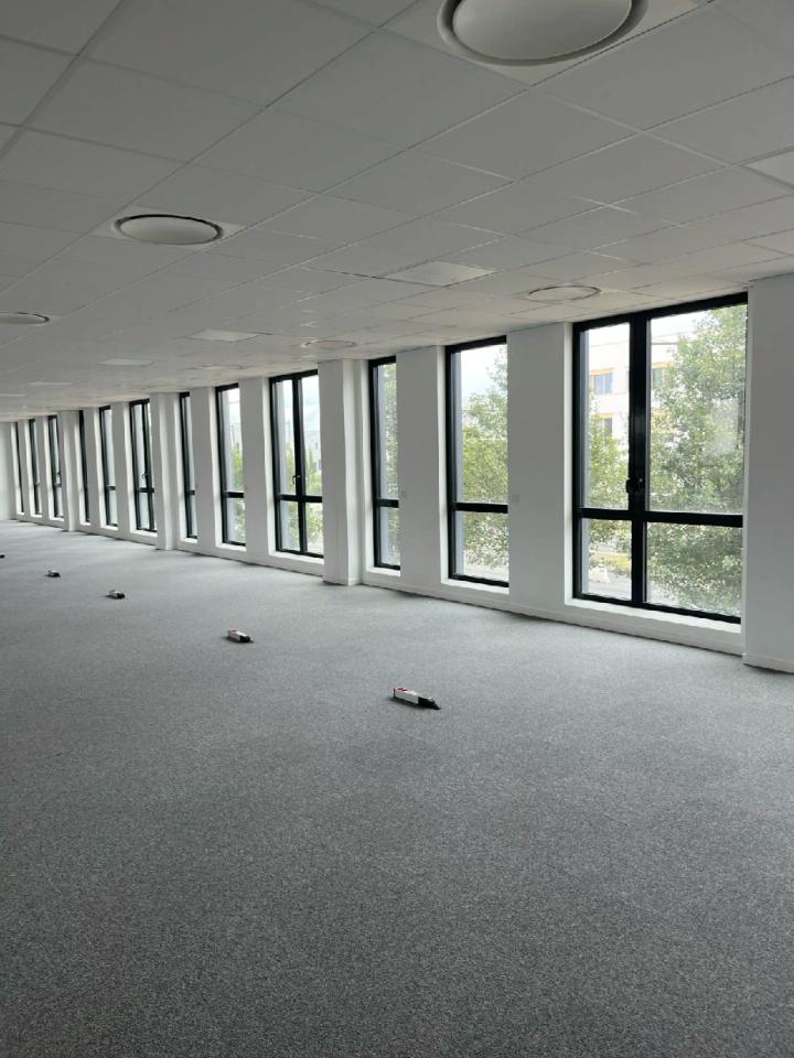 Bureau Vaulx-en-Velin 993m² Location bureau Vaulx-en-Velin Rhône OLBUR2110009 1